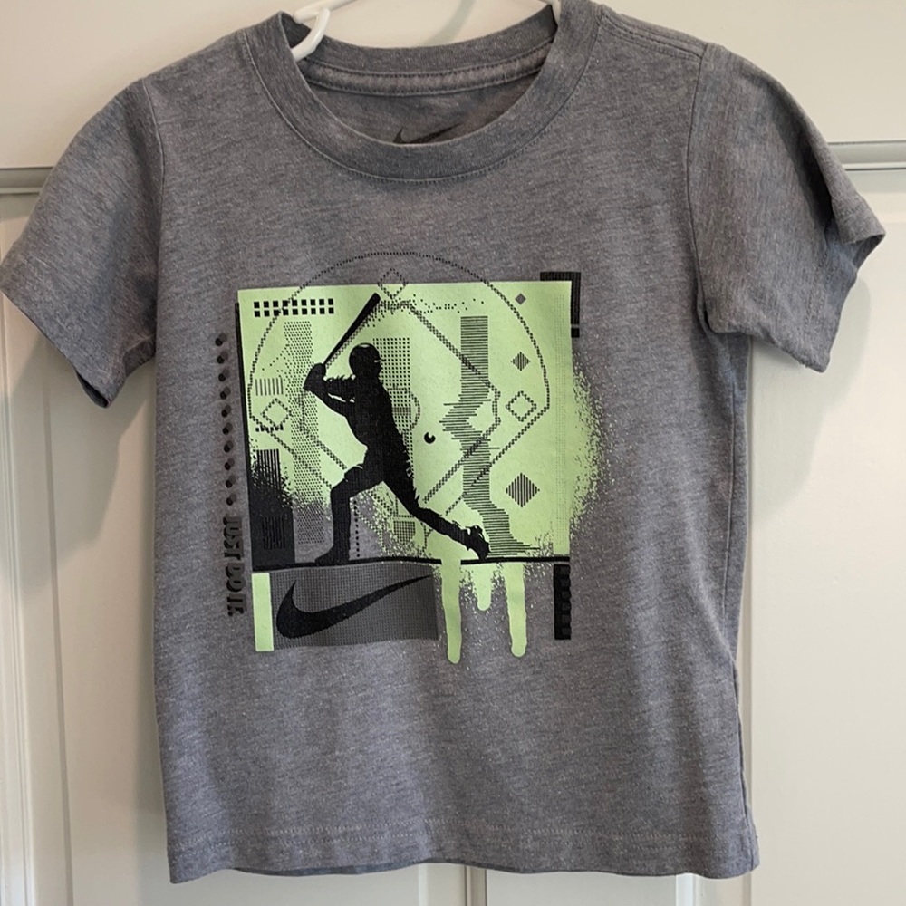 Nike baseball graphic tee shirt size 4